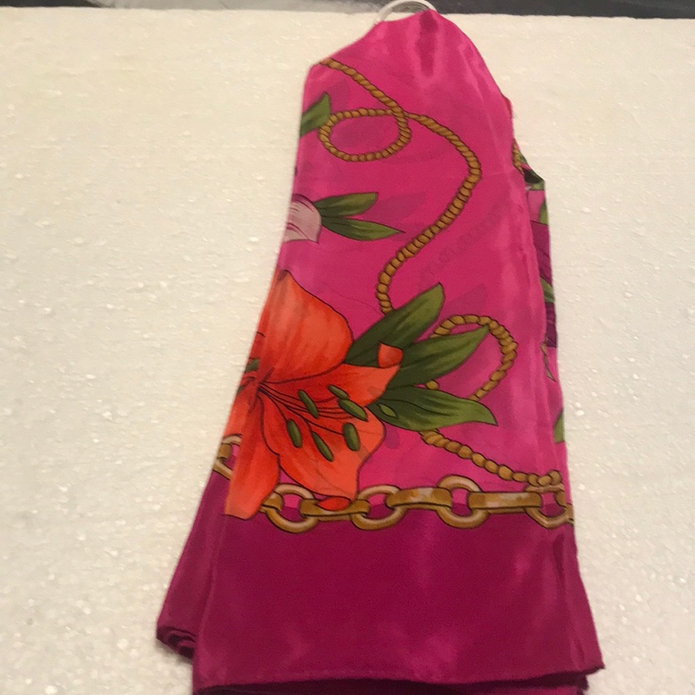 ADRIENNE VITTADINI 100 PERCENT SILK SCARF